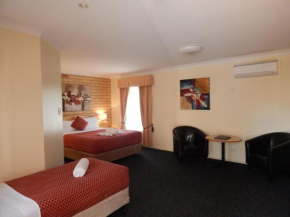  Cotswold Motor Inn  Тувумба